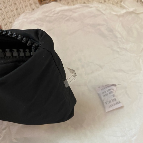 ⭐️Authentic Chanel Cosmetic bag/pouch - Picture 6 of 9